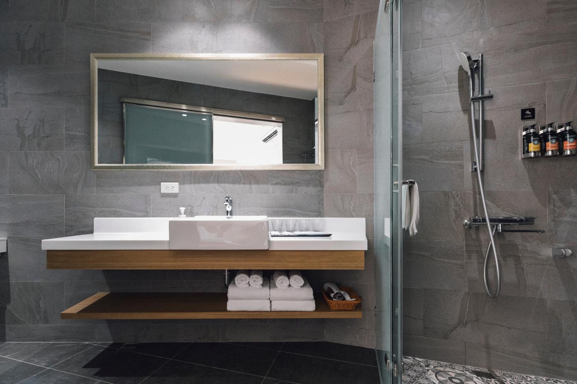 鹹菜巷8號 Hotell Tainan Exteriör bild