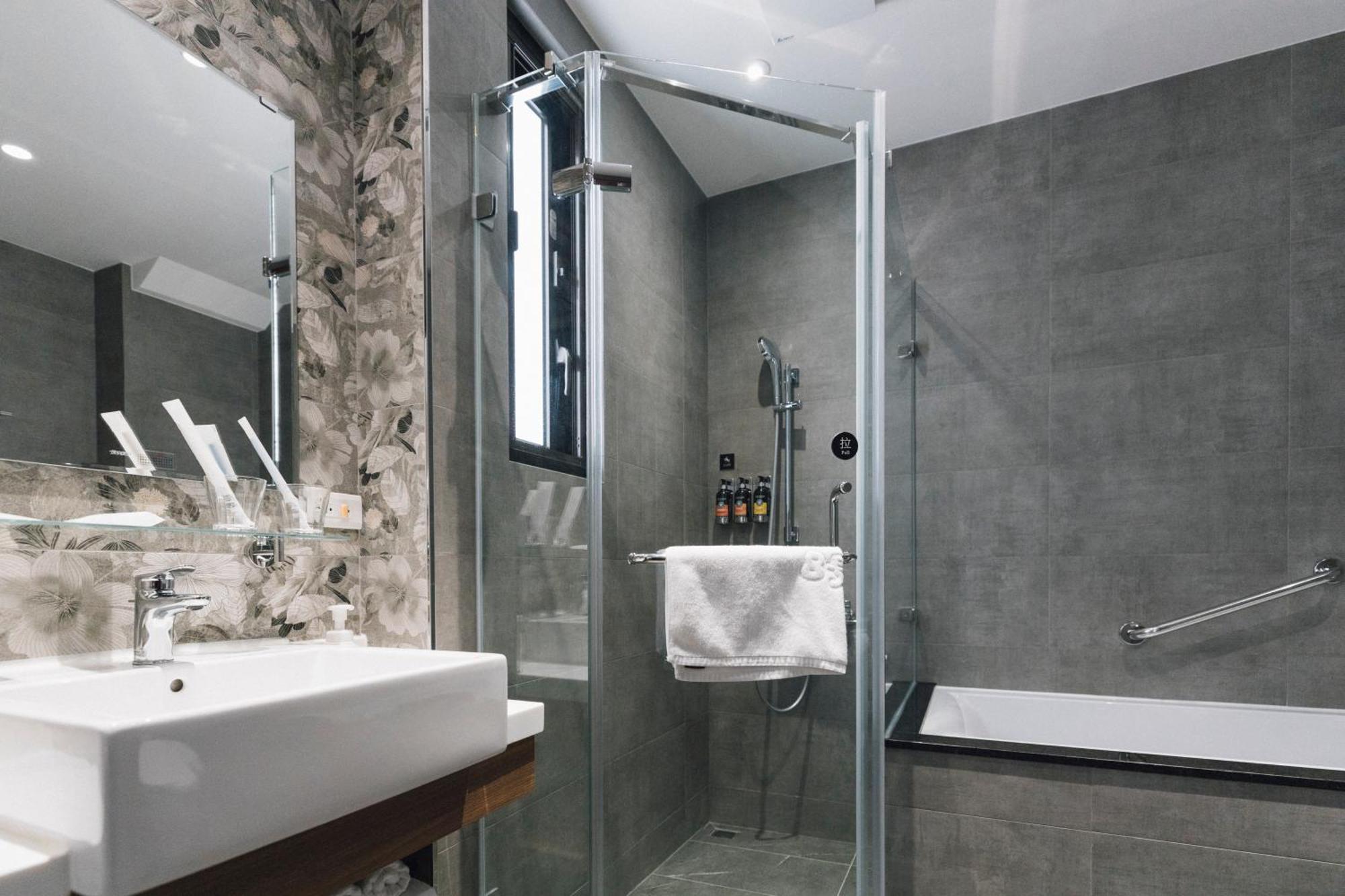 鹹菜巷8號 Hotell Tainan Exteriör bild